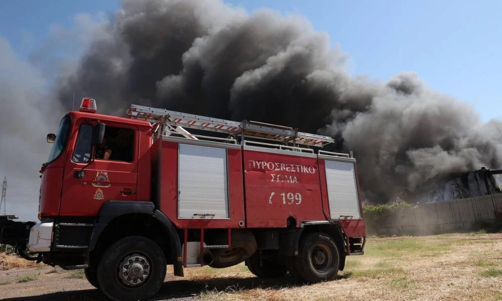 Συναγερμός στον Βλαστό Καλάμου: Ξέσπασε φωτιά - Απειλεί κατοικίες